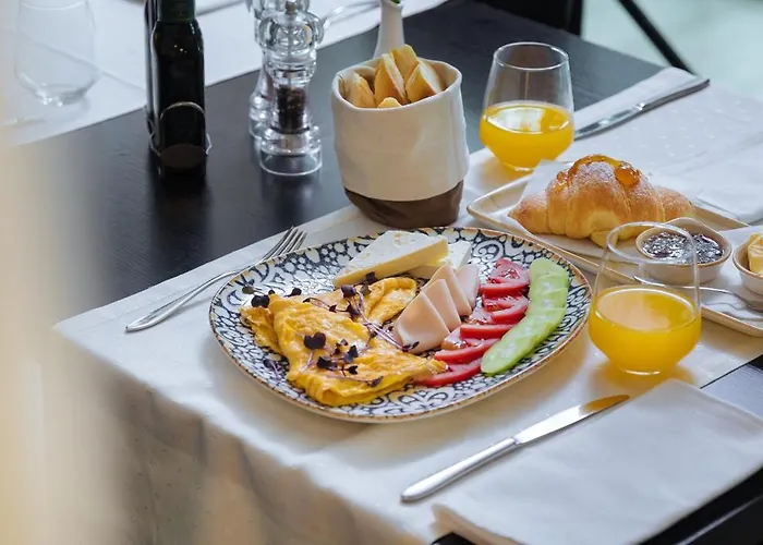 فندق Albanian Star 4*